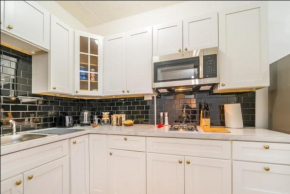 Studio Downtown,highfalls,kitchen,tv,unity-pet